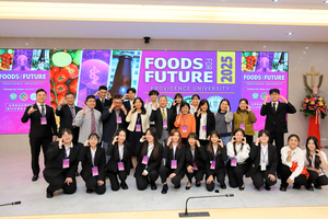 吳彰哲院長 陳泰源主任 方銘志副主任 龔瑞林教授 張祐維教授 陳冠文副教授 林家媛助理教授與研究生參加台灣食品科學技術學會第 55 屆年會暨研討會圖片